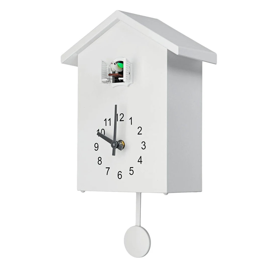 Kuckucksuhr mit Pendel in Hausform | Analoge Wanduhr mit Kuckucksmechanismus