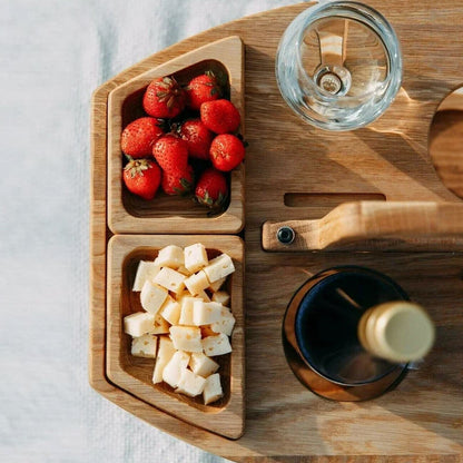 Holz-Picknicktisch mit Weinflaschenhalter | Tragbares Serviertablett mit 4 Snackfächern und 2 Glashalterungen