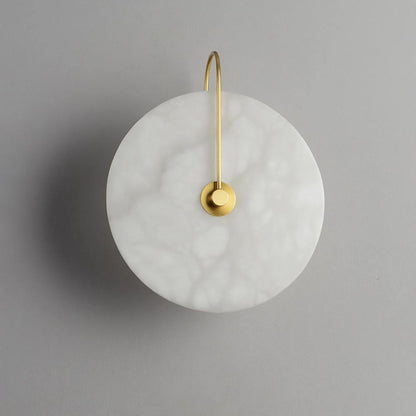 Wandlampe mit Alabasterscheibe und Metallarm | Runde Wandleuchte mit LED-Licht