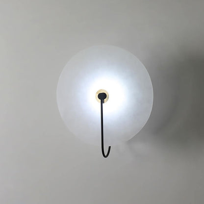 Wandlampe mit Alabasterscheibe und Metallarm | Runde Wandleuchte mit LED-Licht