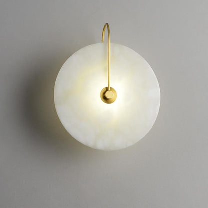 Wandlampe mit Alabasterscheibe und Metallarm | Runde Wandleuchte mit LED-Licht