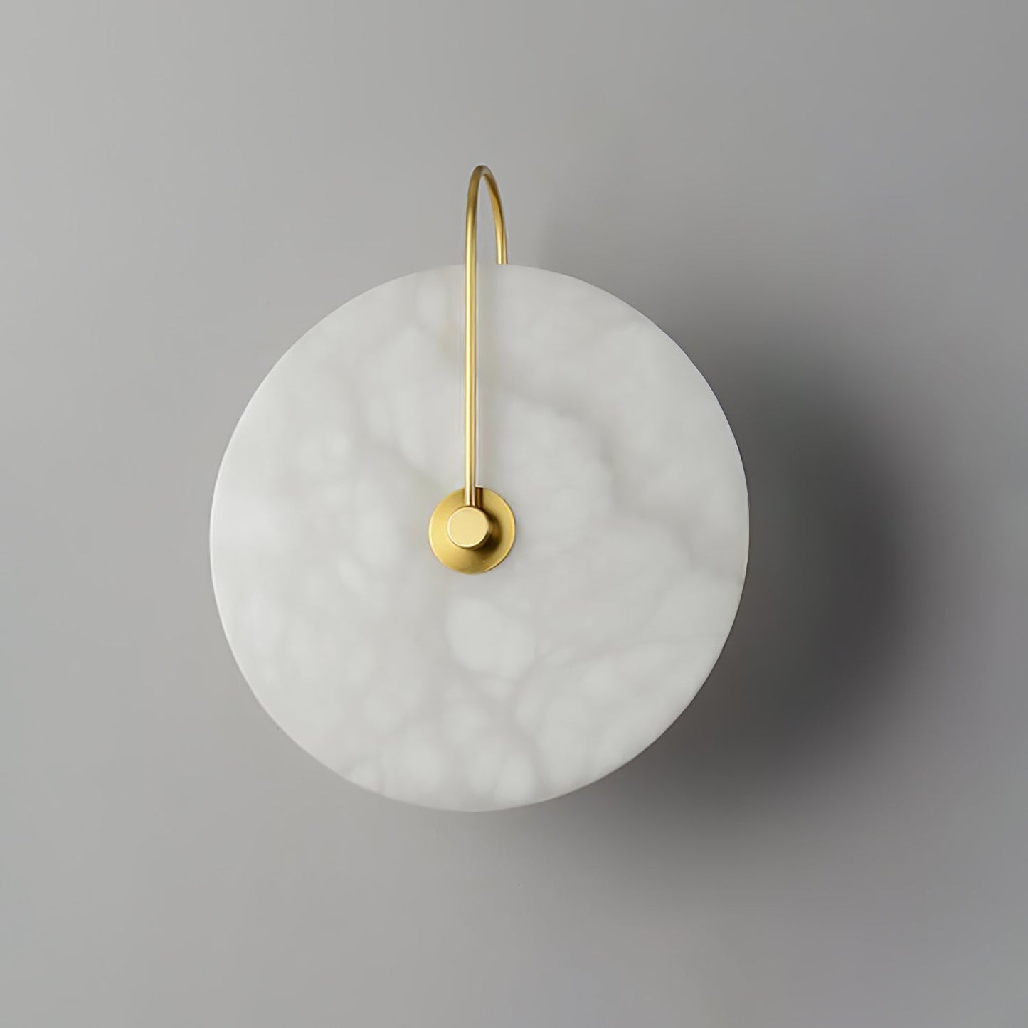 Wandlampe mit Alabasterscheibe und Metallarm | Runde Wandleuchte mit LED-Licht