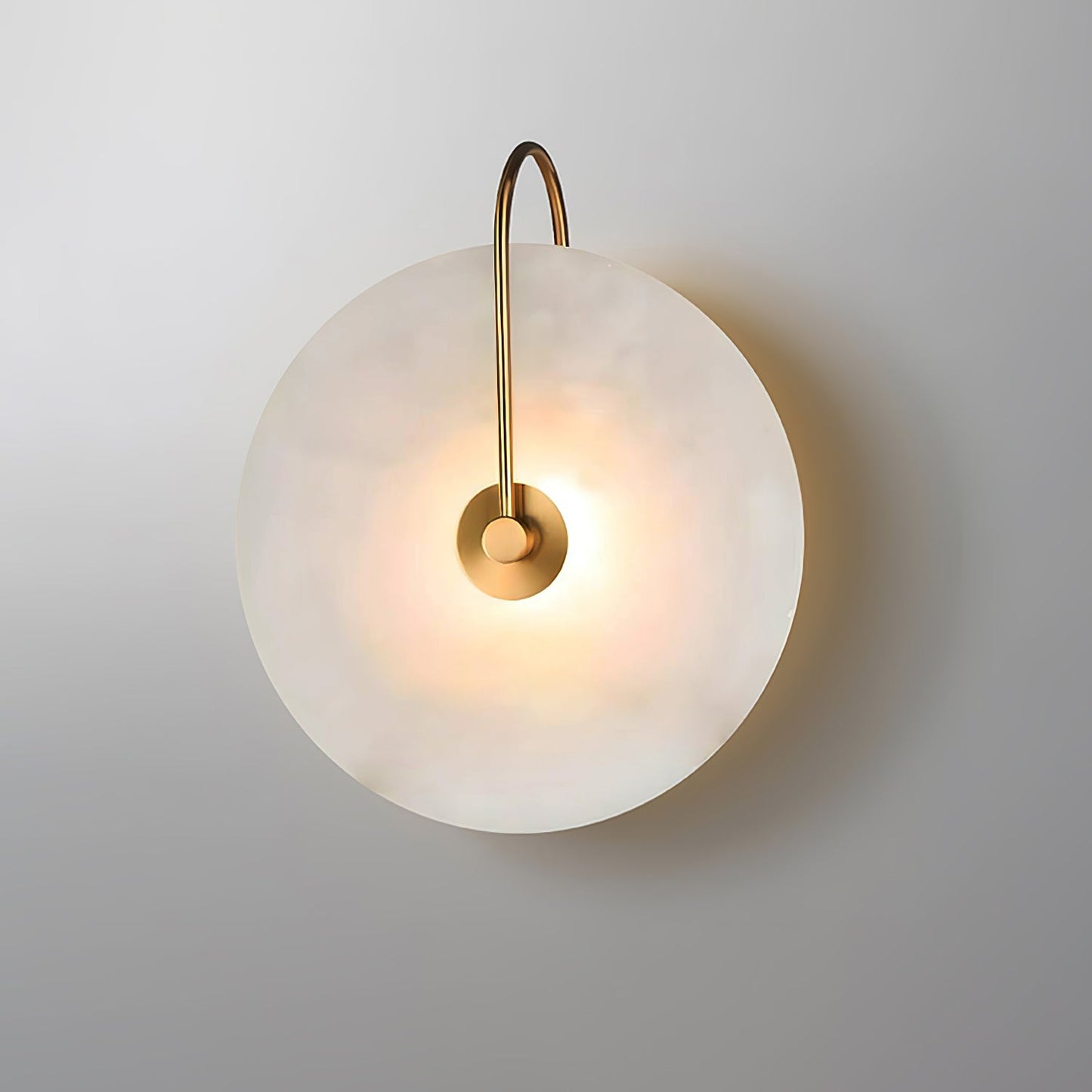 Wandlampe mit Alabasterscheibe und Metallarm | Runde Wandleuchte mit LED-Licht