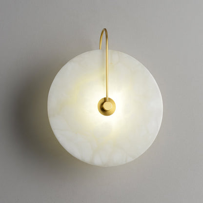 Wandlampe mit Alabasterscheibe und Metallarm | Runde Wandleuchte mit LED-Licht