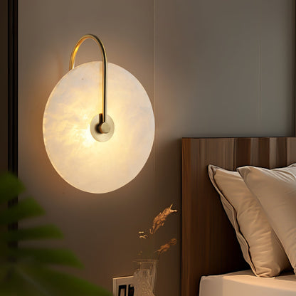 Wandlampe mit Alabasterscheibe und Metallarm | Runde Wandleuchte mit LED-Licht