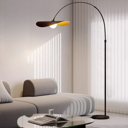 Bogenlampe mit ovalem Schirm
