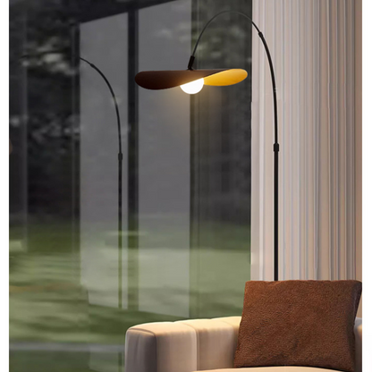 Bogenlampe mit ovalem Schirm