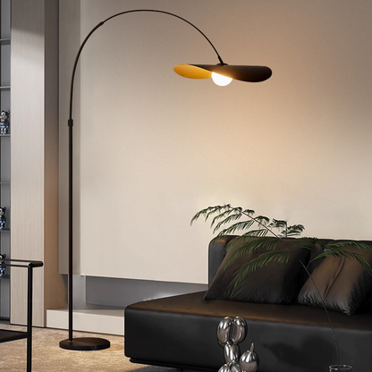Bogenlampe mit ovalem Schirm