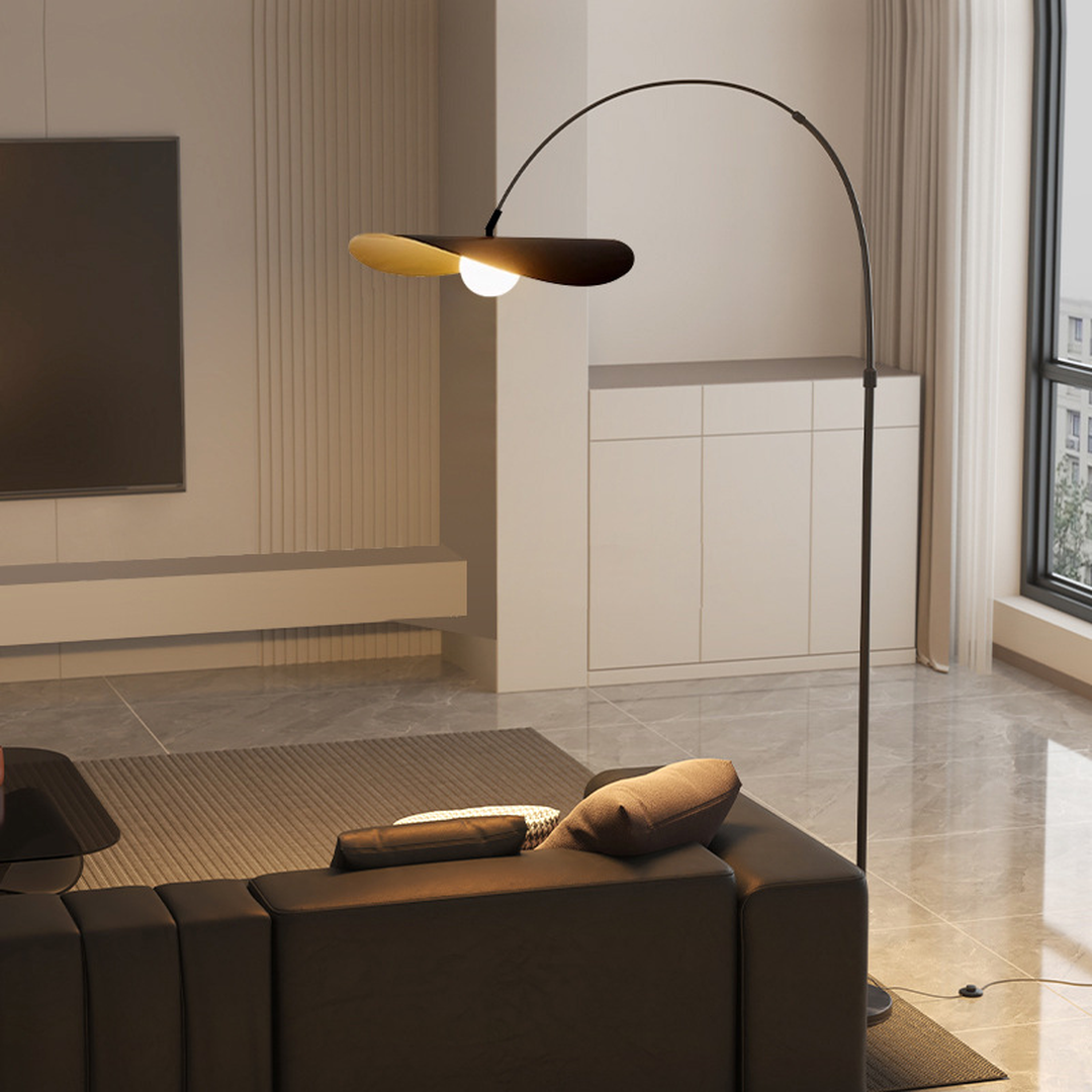 Bogenlampe mit ovalem Schirm