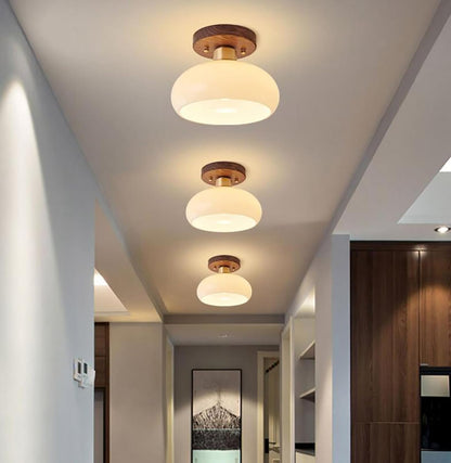 Deckenlampe mit rundem Glasschirm