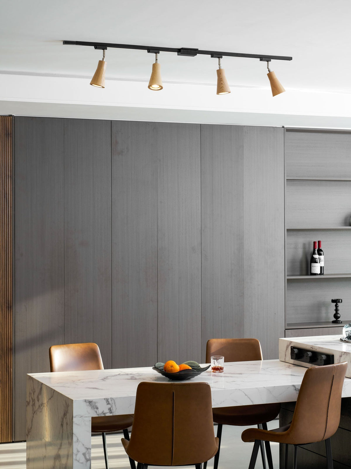 Deckenlampe mit Holz-Spots