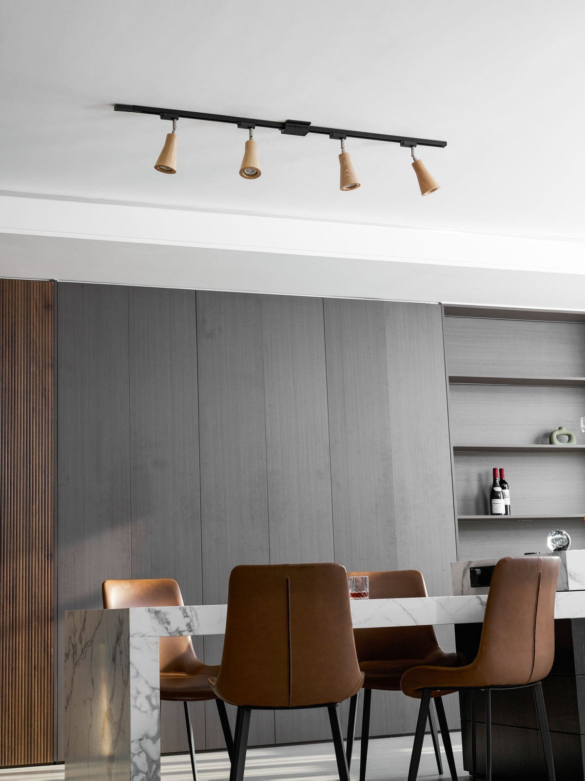 Deckenlampe mit Holz-Spots