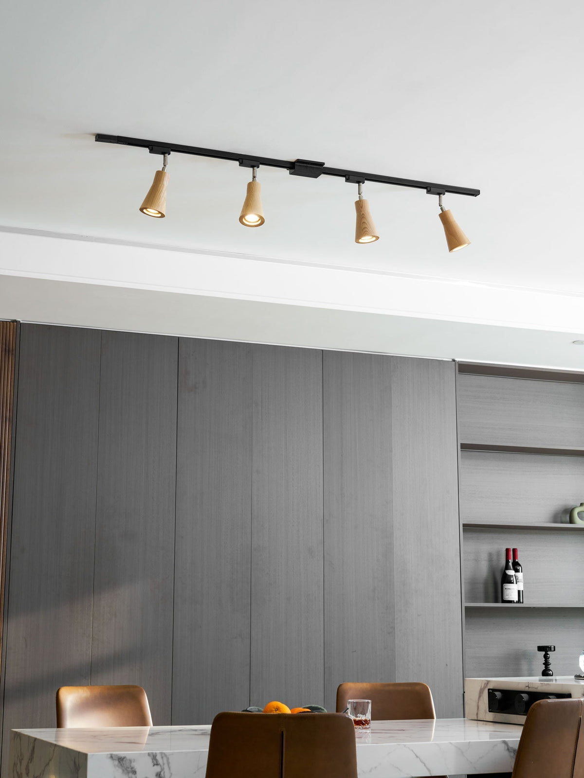 Deckenlampe mit Holz-Spots