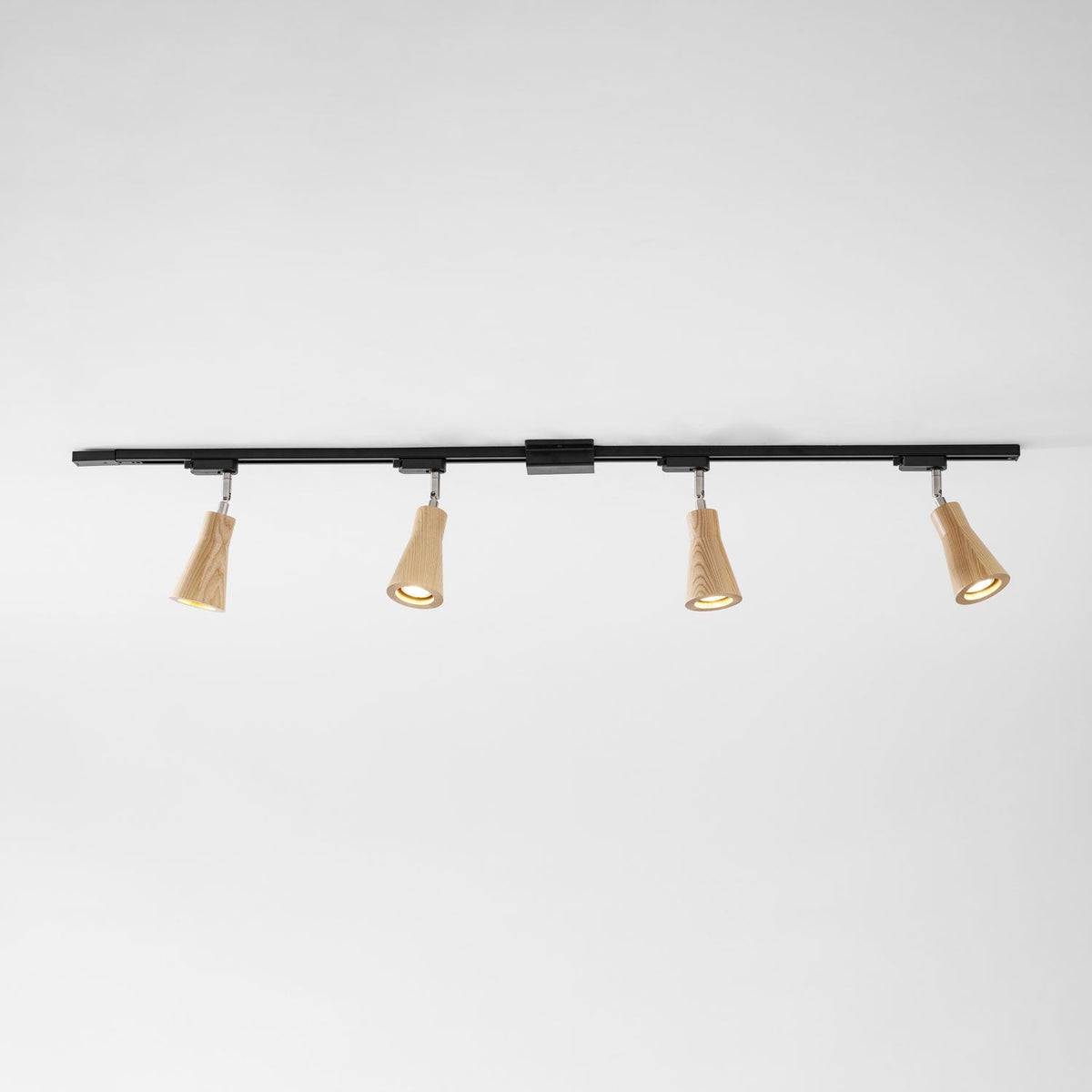 Deckenlampe mit Holz-Spots
