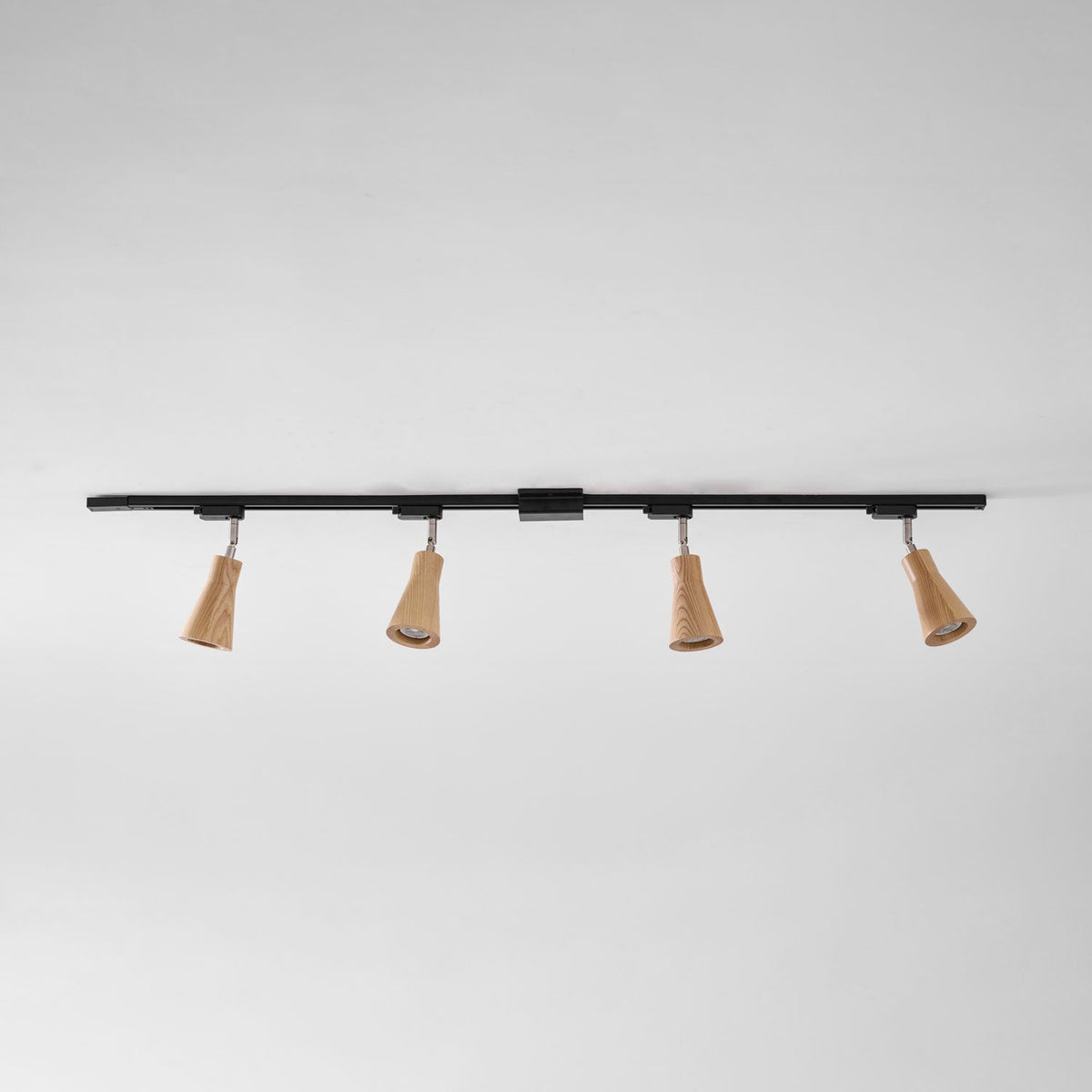 Deckenlampe mit Holz-Spots