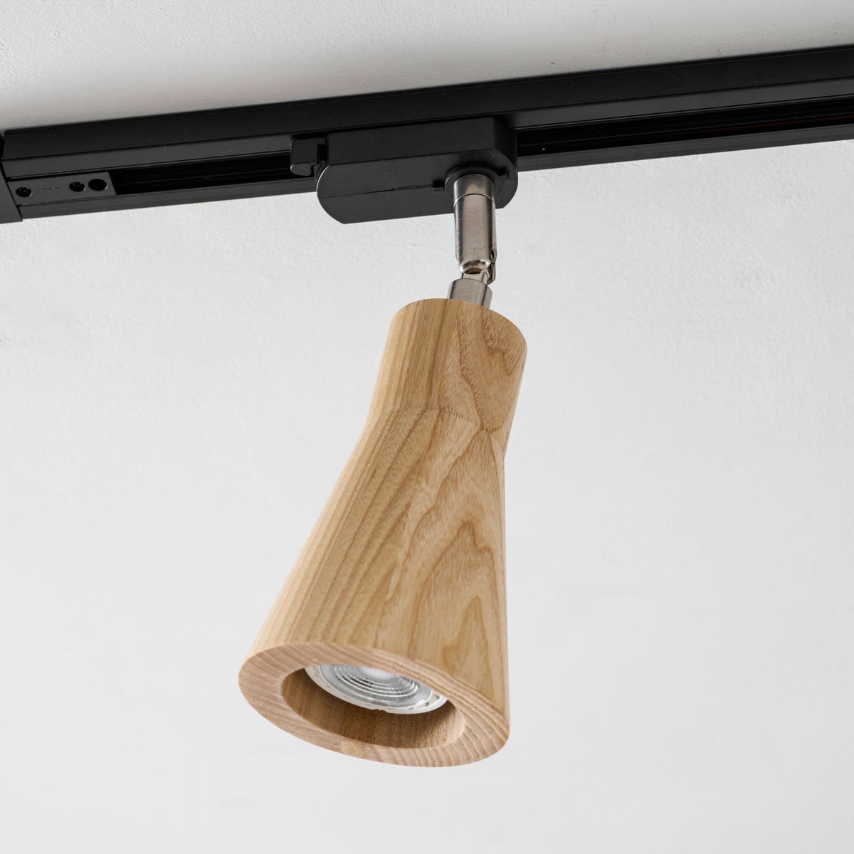 Deckenlampe mit Holz-Spots