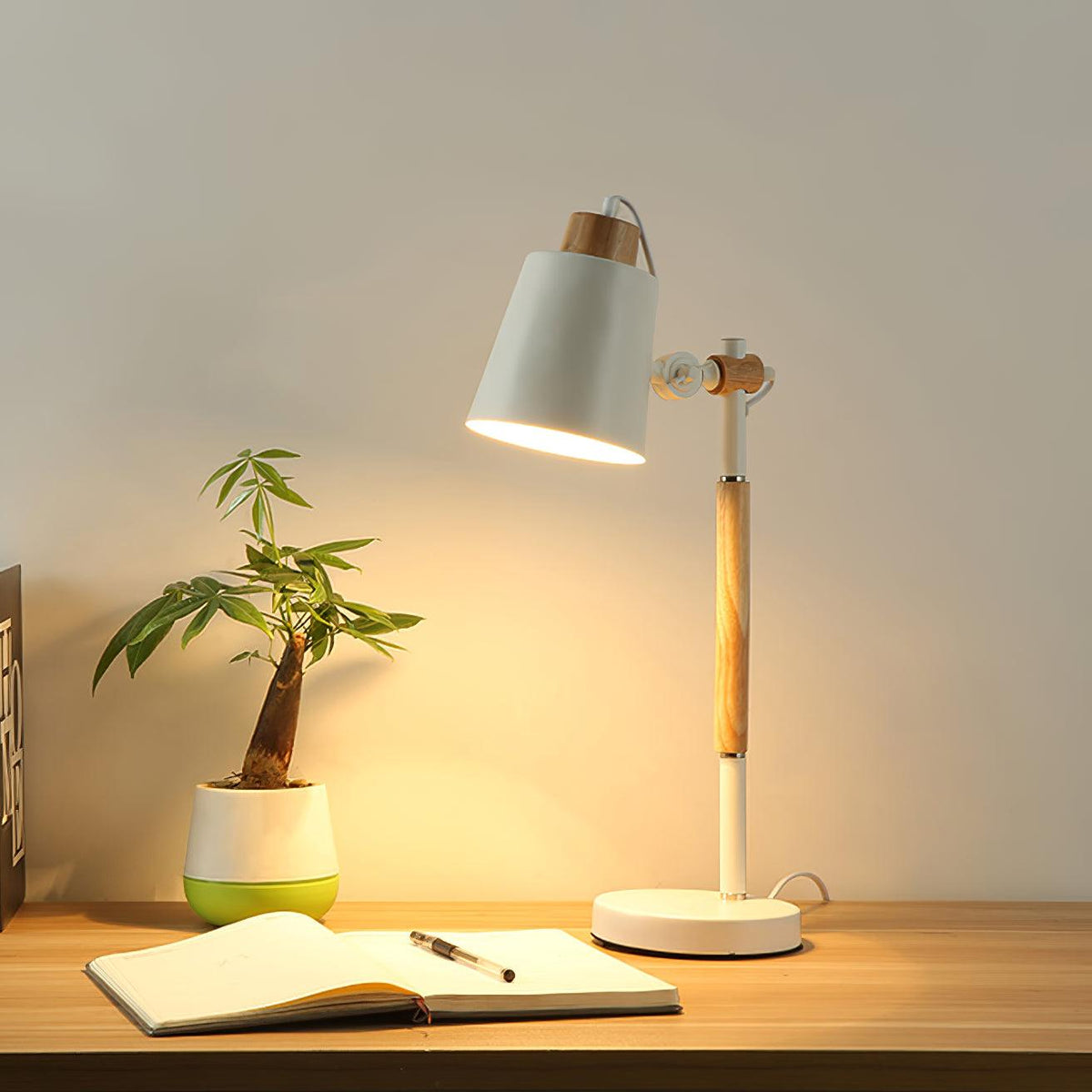 Verstellbare Schreibtischlampe