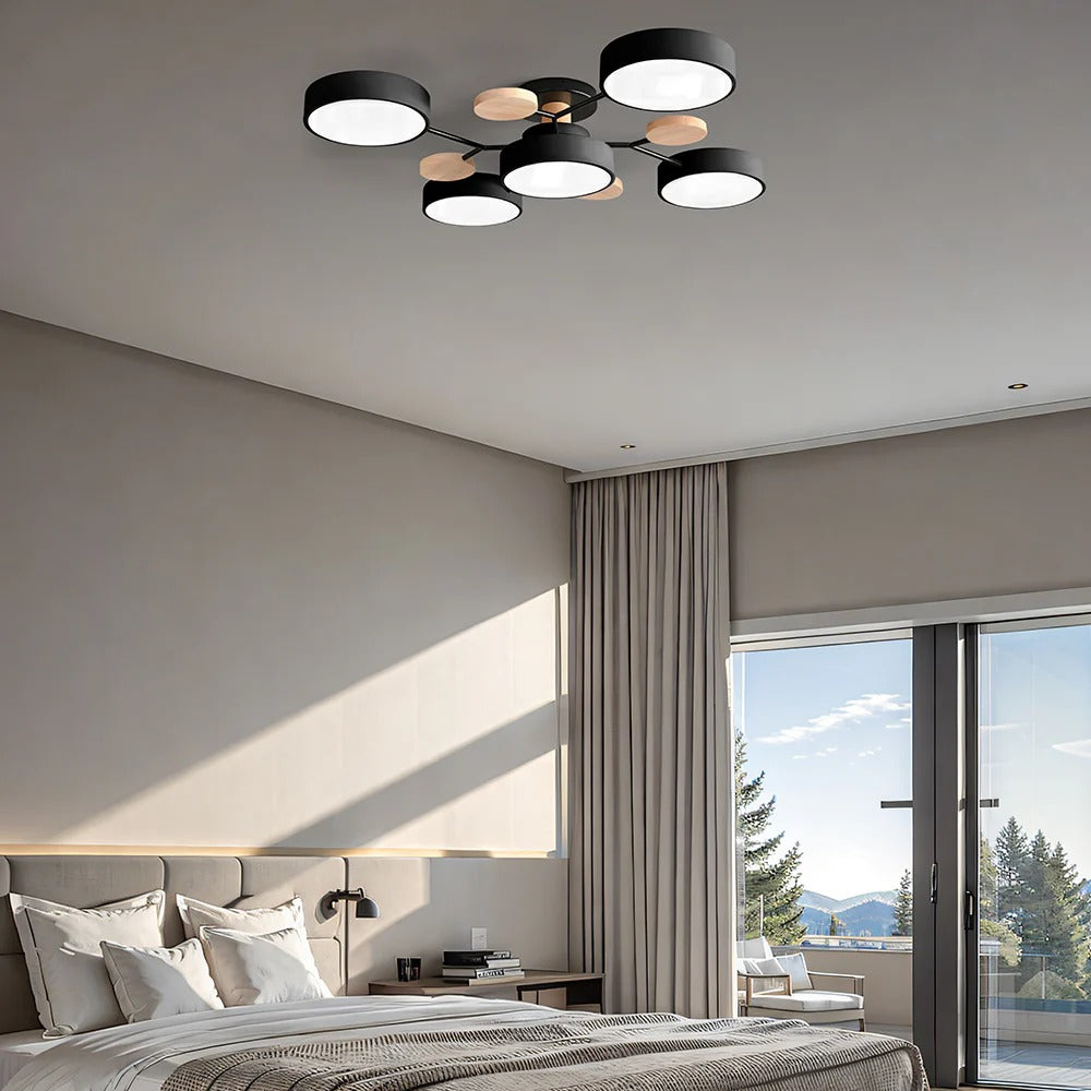 LED-Mehrflammige Deckenleuchte mit Holzdetails | Metallgestell mit runden Leuchtenköpfen