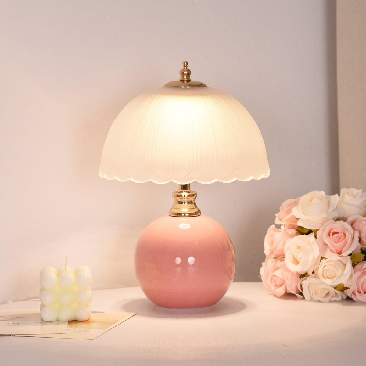 Tischlampe mit Glasschirm