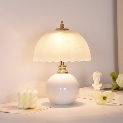 Tischlampe mit Glasschirm