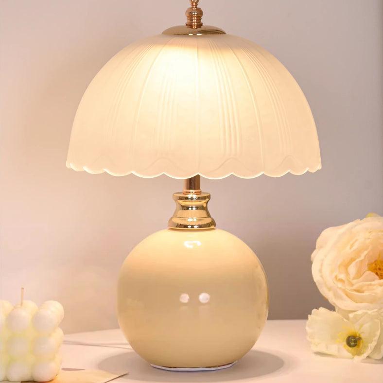 Tischlampe mit Glasschirm