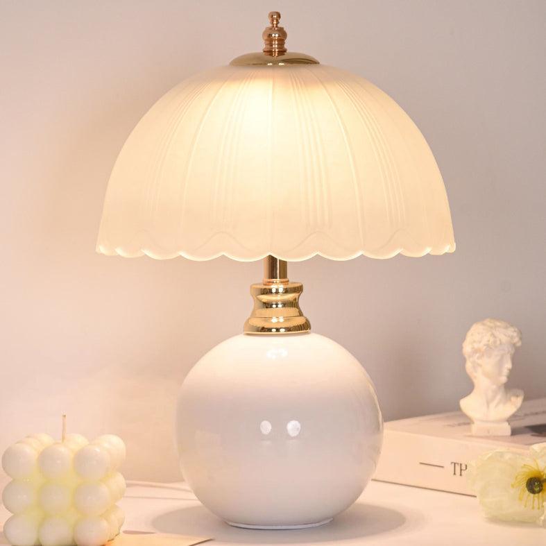 Tischlampe mit Glasschirm