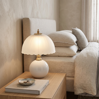Tischlampe mit Glasschirm