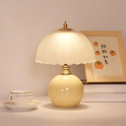 Tischlampe mit Glasschirm