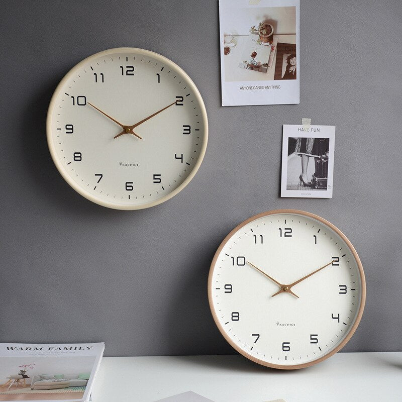 Runde analoge Wanduhr mit Rahmen in Holzoptik | Für Wohnzimmer und Büro